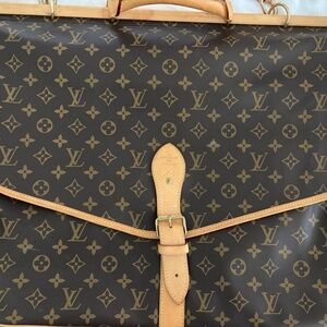 Louis Vuitton Sac Chasse travel bag. Authentic